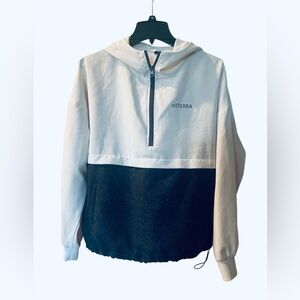 Doterra Women’s Pullover Lightweight Jacket With Hood. Size Medium